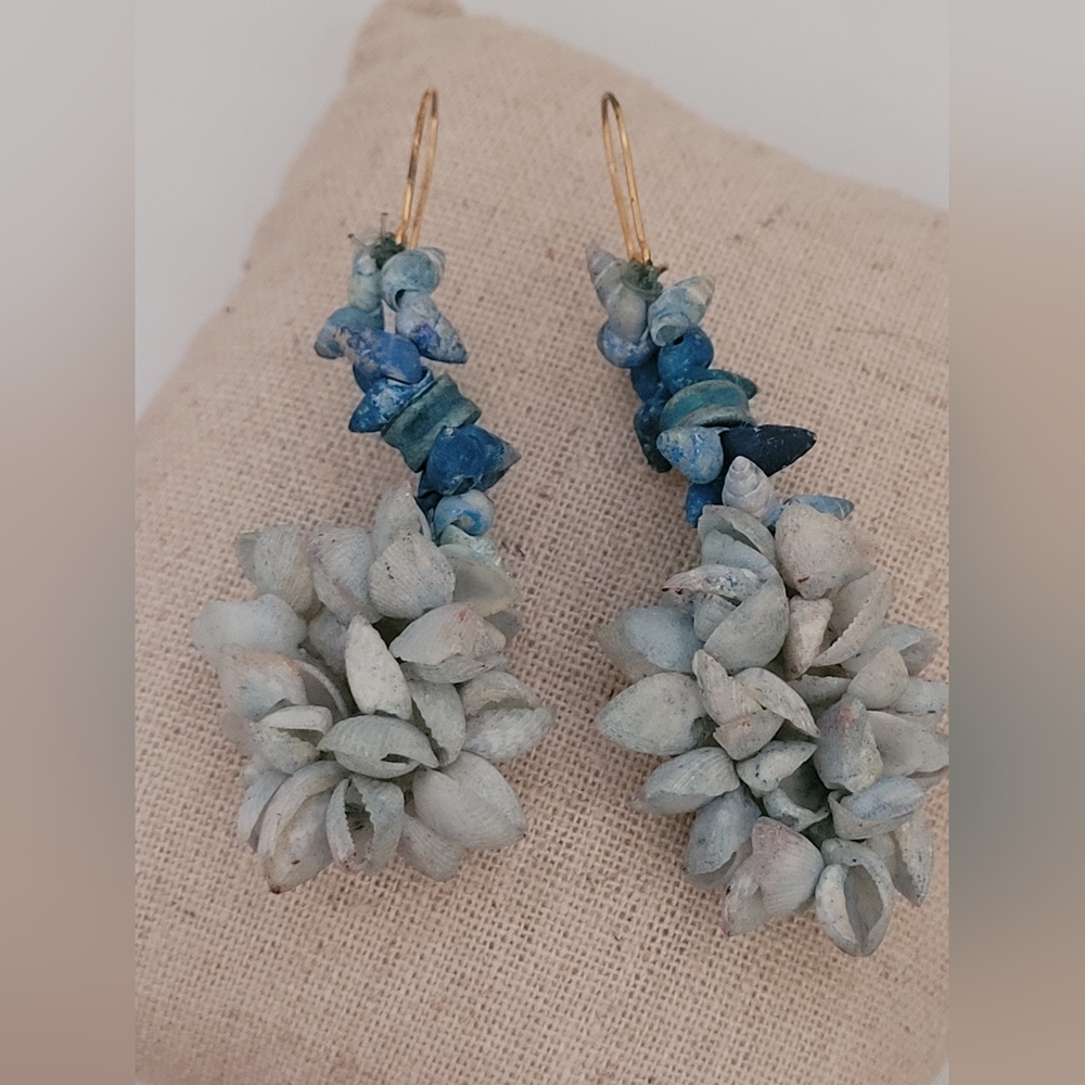 Handcrafted Shell drop earrings - Picture 3 of 6